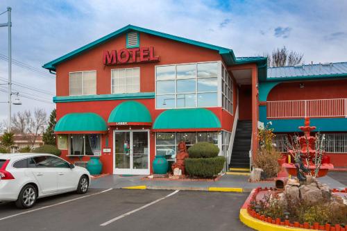 Sandia Peak Inn at Old Town Albuquerque allows 18 year olds to book a room in Albuquerque