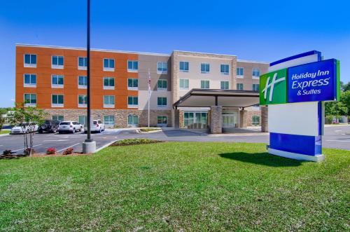 Holiday Inn Express & Suites Mobile - University Area, an IHG Hotel allows 18 year olds to book a room in Mobile