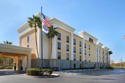 Hampton Inn & Suites Port St. Lucie allows 18 year olds to book a room in Port St. Lucie