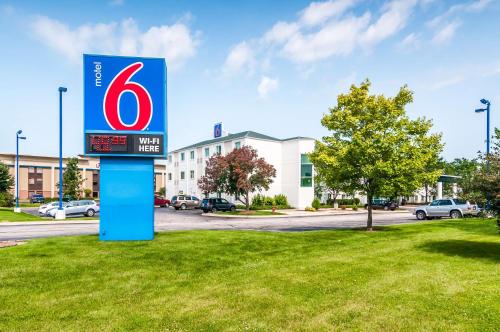 Motel 6-Joliet, IL - Chicago - I-55 allows 18 year olds to book a room in Joliet