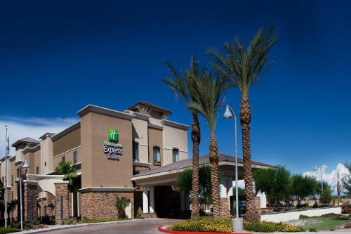 Holiday Inn Express & Suites Phoenix Glendale Dist, an IHG Hotel allows 18 year olds to book a room in Glendale