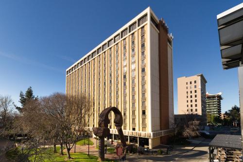 Holiday Inn Sacramento Downtown-Arena, an IHG Hotel allows 18 year olds to book a room in Sacramento