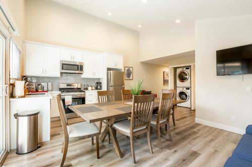 @ Marbella Lane NEW!3BR House in Downtown San Jose allows 18 year olds to book a room in San Jose