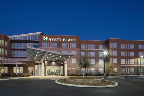 Hyatt Place Bakersfield allows 18 year olds to book a room in Bakersfield