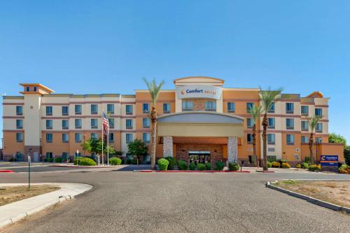 Comfort Suites Glendale - State Farm Stadium Area allows 18 year olds to book a room in Glendale