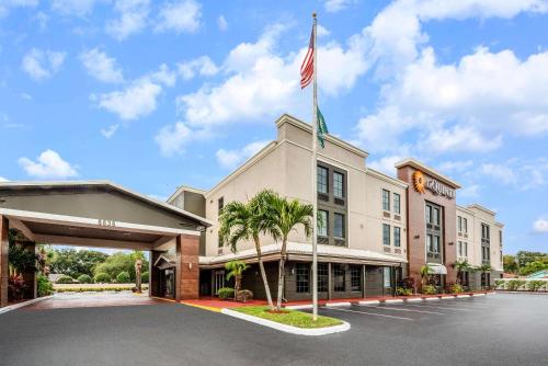 La Quinta by Wyndham St. Petersburg Northeast *Newly Renovated allows 18 year olds to book a room in St. Petersburg