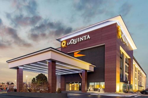 La Quinta by Wyndham Denver Aurora Medical allows 18 year olds to book a room in Aurora