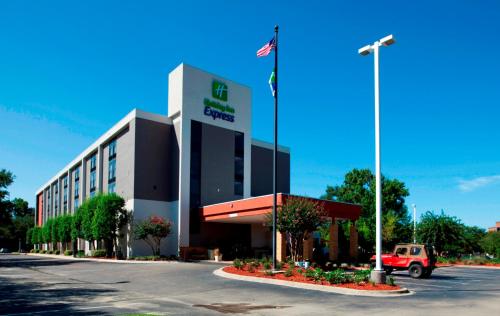 Holiday Inn Express Tallahassee, an IHG Hotel allows 18 year olds to book a room in Tallahassee