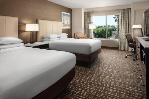 DoubleTree by Hilton Ontario Airport allows 18 year olds to book a room in Ontario