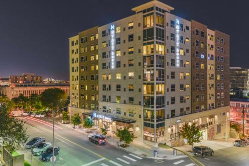 Hyatt House Austin/Downtown allows 18 year olds to book a room in Austin