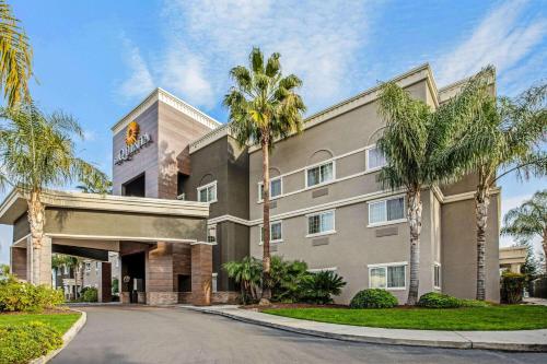 La Quinta by Wyndham Modesto Salida allows 18 year olds to book a room in Modesto