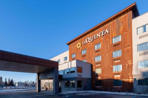 La Quinta by Wyndham Anchorage Airport allows 18 year olds to book a room in Anchorage