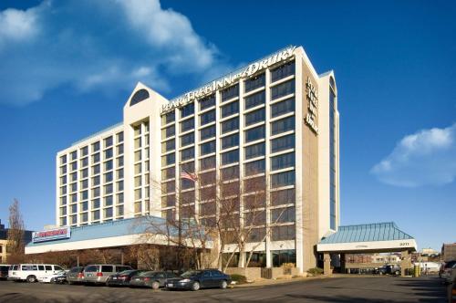 Pear Tree Inn St. Louis Near Union Station allows 18 year olds to book a room in St. Louis