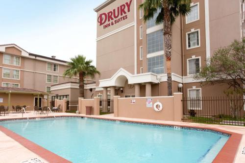 Drury Inn & Suites McAllen allows 18 year olds to book a room in McAllen