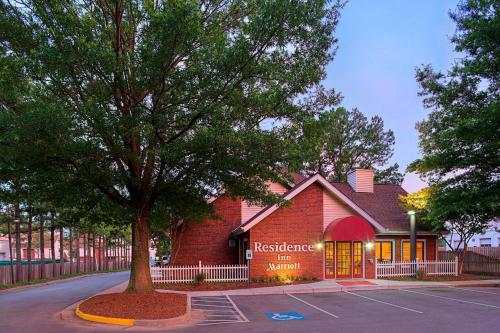 Residence Inn Richmond West End allows 18 year olds to book a room in Richmond