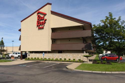 Red Roof Inn Akron allows 18 year olds to book a room in Akron