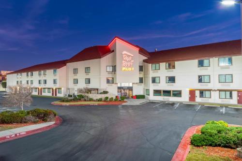 Red Roof Inn PLUS+ El Paso East allows 18 year olds to book a room in El Paso