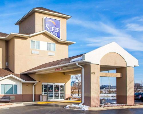 Sleep Inn Naperville allows 18 year olds to book a room in Naperville