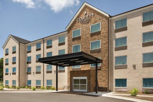 Country Inn & Suites by Radisson, Greensboro, NC allows 18 year olds to book a room in Greensboro