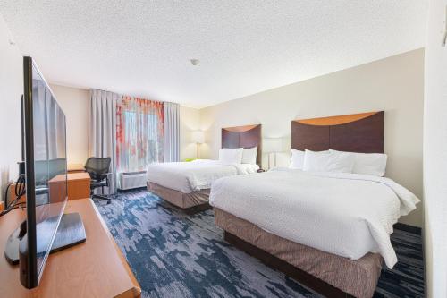 Fairfield Inn & Suites by Marriott Chicago Naperville allows 18 year olds to book a room in Naperville