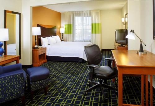 Fairfield Inn & Suites Phoenix Midtown allows 18 year olds to book a room in Phoenix