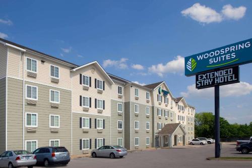 WoodSpring Suites Killeen allows 18 year olds to book a room in Killeen