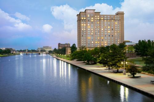 Hyatt Regency Wichita allows 18 year olds to book a room in Wichita