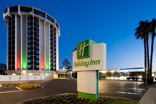 Holiday Inn Long Beach - Airport, an IHG Hotel allows 18 year olds to book a room in Long Beach