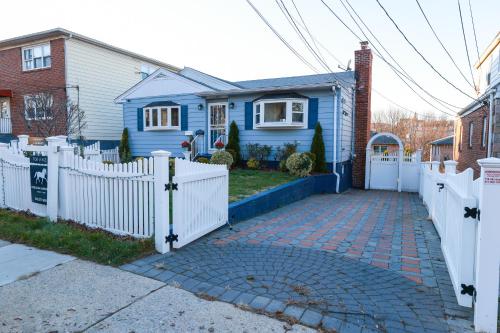 LUXURIOUS HOME AWAY FROM HOME allows 18 year olds to book a room in Yonkers