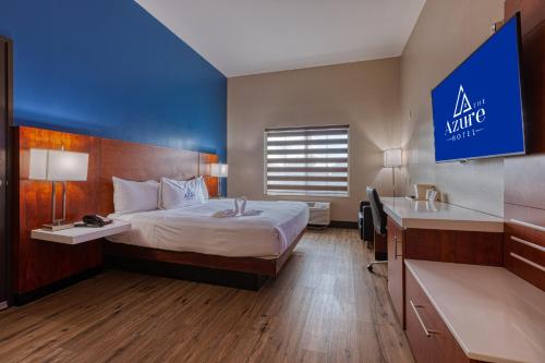 The Azure Hotel allows 18 year olds to book a room in Mesa