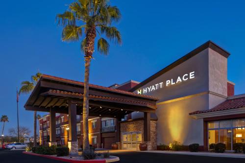 Hyatt Place Phoenix Chandler - Fashion Center allows 18 year olds to book a room in Chandler