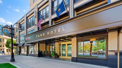 Best Western Premier Park Hotel allows 18 year olds to book a room in Madison