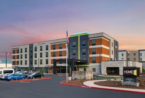 Home2 Suites By Hilton Salem allows 18 year olds to book a room in Salem