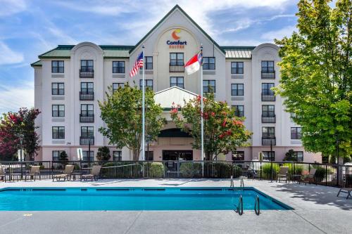 Comfort Suites Hanes Mall allows 18 year olds to book a room in Winston-Salem