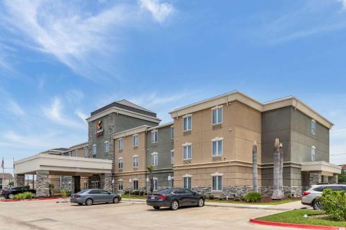 Comfort Suites Near Texas A&M Corpus Christi allows 18 year olds to book a room in Corpus Christi