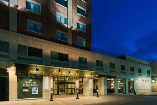 Courtyard by Marriott Little Rock Downtown allows 18 year olds to book a room in Little Rock