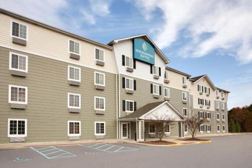 WoodSpring Suites Chesapeake-Norfolk South allows 18 year olds to book a room in Chesapeake