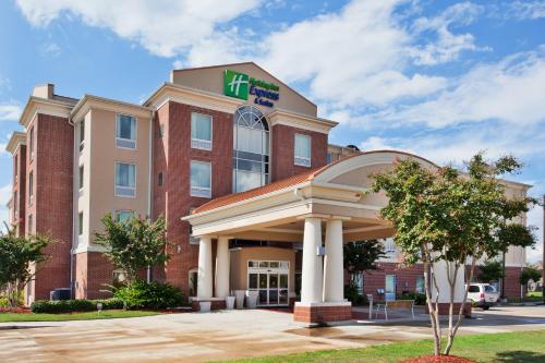 Holiday Inn Express & Suites Baton Rouge East, an IHG Hotel allows 18 year olds to book a room in Baton Rouge