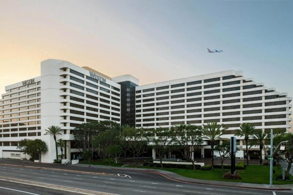 The Westin Los Angeles Airport allows 18 year olds to book a room in Los Angeles