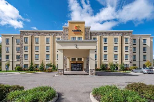 Comfort Suites Columbus Airport allows 18 year olds to book a room in Columbus 