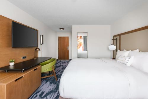 Fairfield Inn by Marriott Joliet South allows 18 year olds to book a room in Joliet