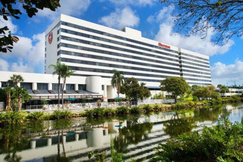 Sheraton Miami Airport Hotel and Executive Meeting Center allows 18 year olds to book a room in Miami