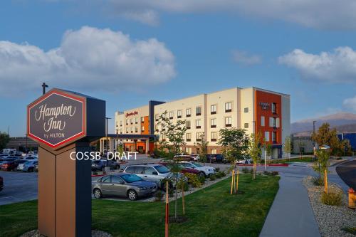 Hampton Inn Colorado Springs I-25 Central allows 18 year olds to book a room in Colorado Springs