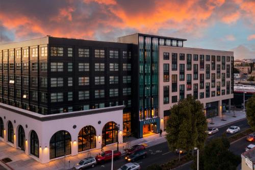 Kissel Uptown Oakland, in the Unbound Collection by Hyatt allows 18 year olds to book a room in Oakland