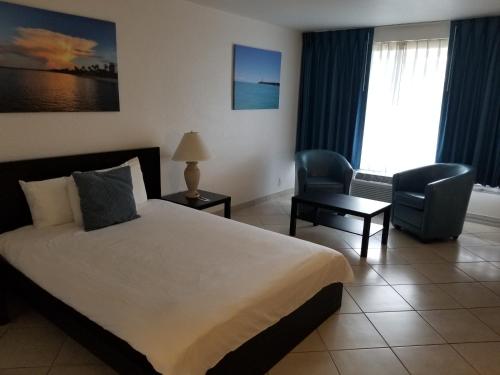 Dolphin Key Resort - Cape Coral allows 18 year olds to book a room in Cape Coral