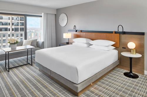 Hyatt Regency Atlanta allows 18 year olds to book a room in Atlanta