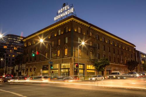 Hotel Normandie - Los Angeles allows 18 year olds to book a room in Los Angeles