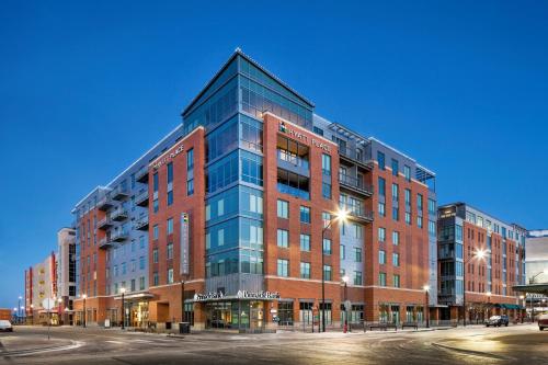 Hyatt Place Lincoln/Downtown-Haymarket allows 18 year olds to book a room in Lincoln