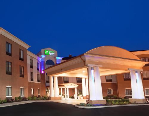 Holiday Inn Express Hotel and Suites Akron South-Airport Area, an IHG Hotel allows 18 year olds to book a room in Akron