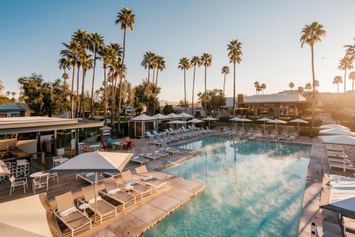 Andaz Scottsdale Resort & Bungalows allows 18 year olds to book a room in Scottsdale